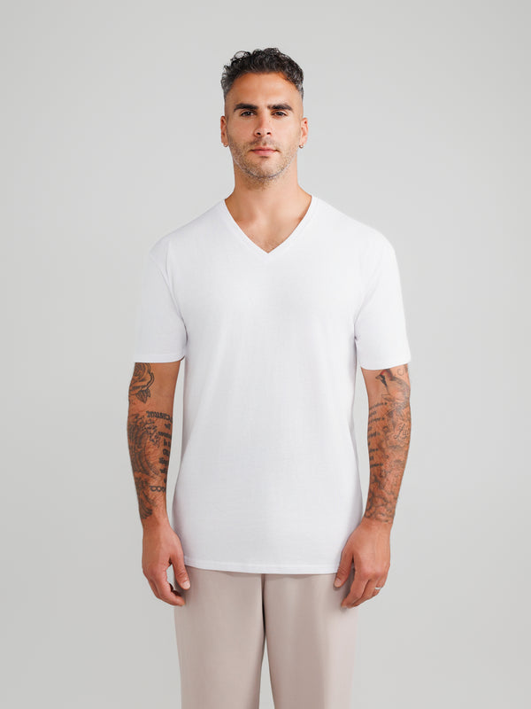 Camisetas blancas de cuello en V