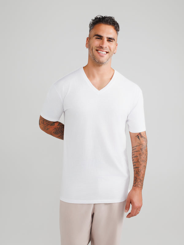 Camisetas blancas de cuello en V