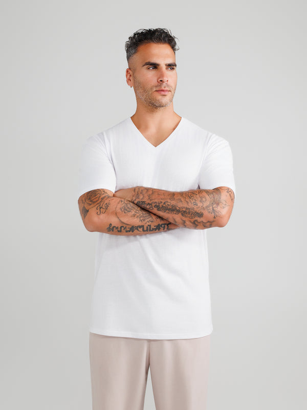 Camisetas blancas de cuello en V