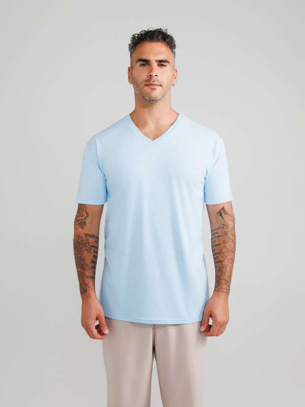 Camisetas de cuello en V azul bebé