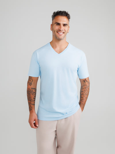 Camisetas de cuello en V azul bebé