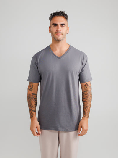Camisetas de cuello en V gris oscuro