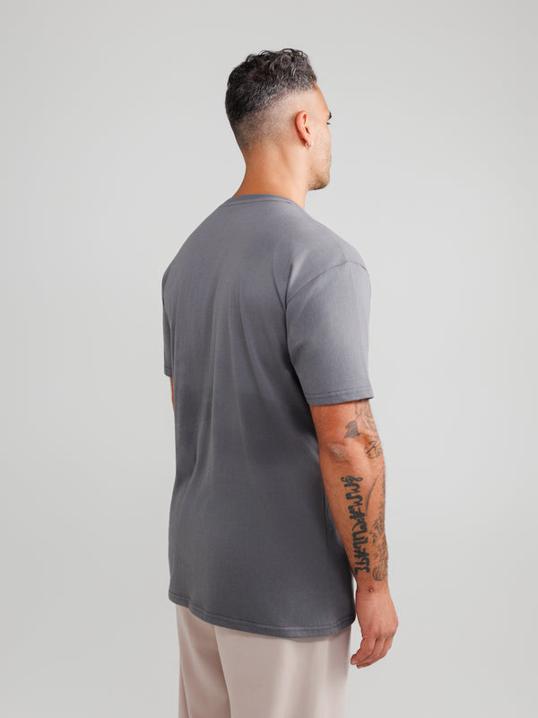 Camisetas de cuello en V gris oscuro
