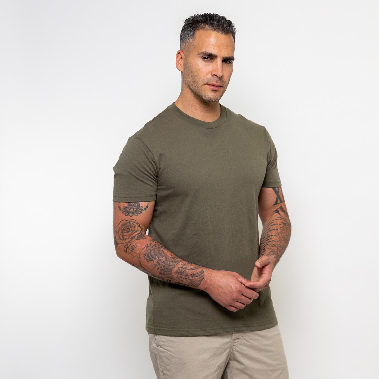 Camiseta cuello redondo verde oliva