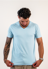 Camisetas de cuello en V azul bebé