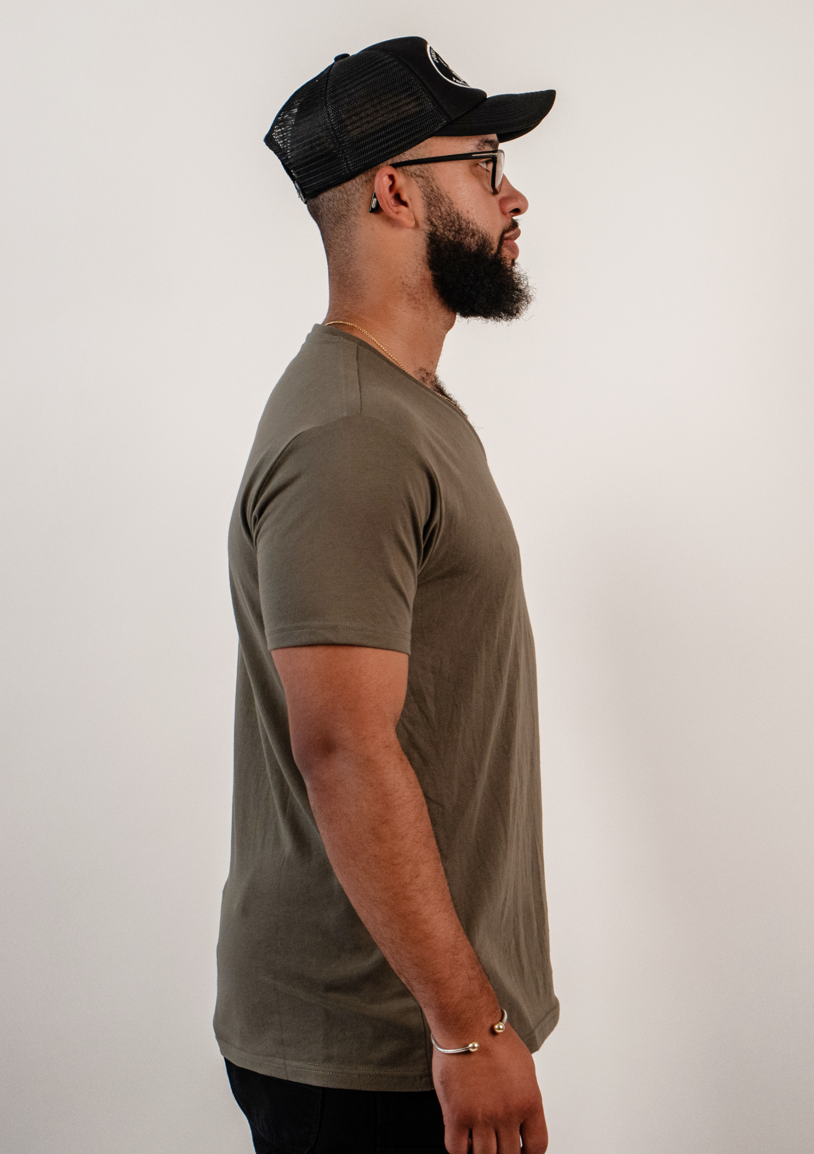 Camisetas de cuello en V verde oliva