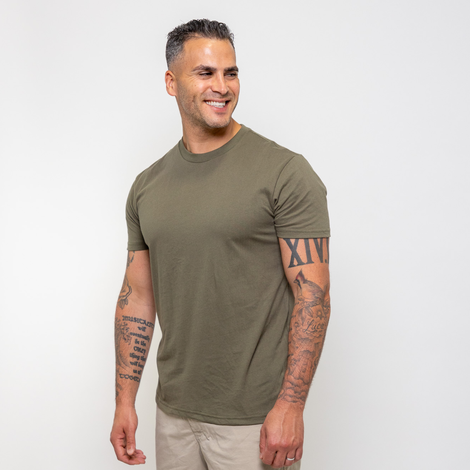 Camiseta cuello redondo verde oliva