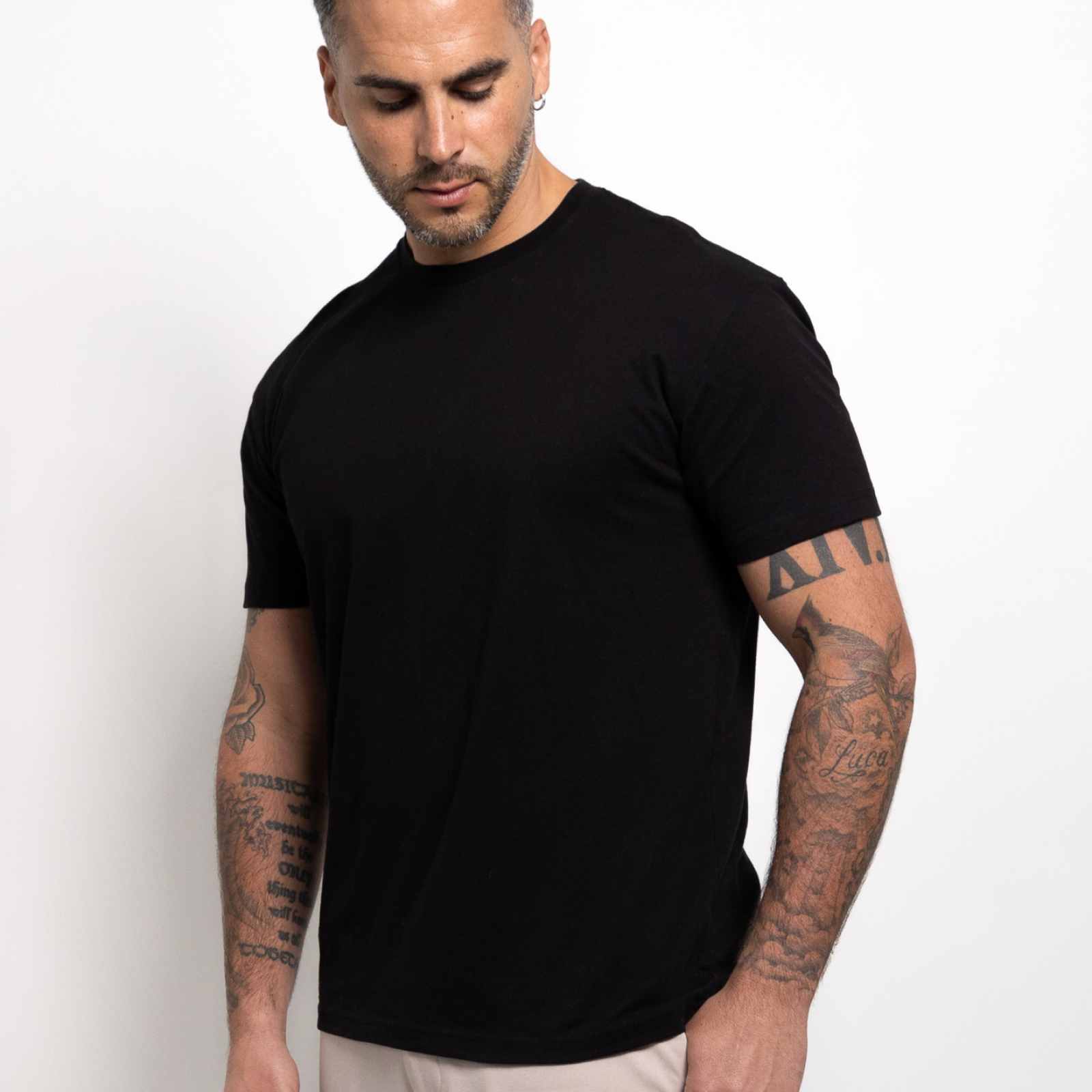 Camiseta Cuello Redondo Negra