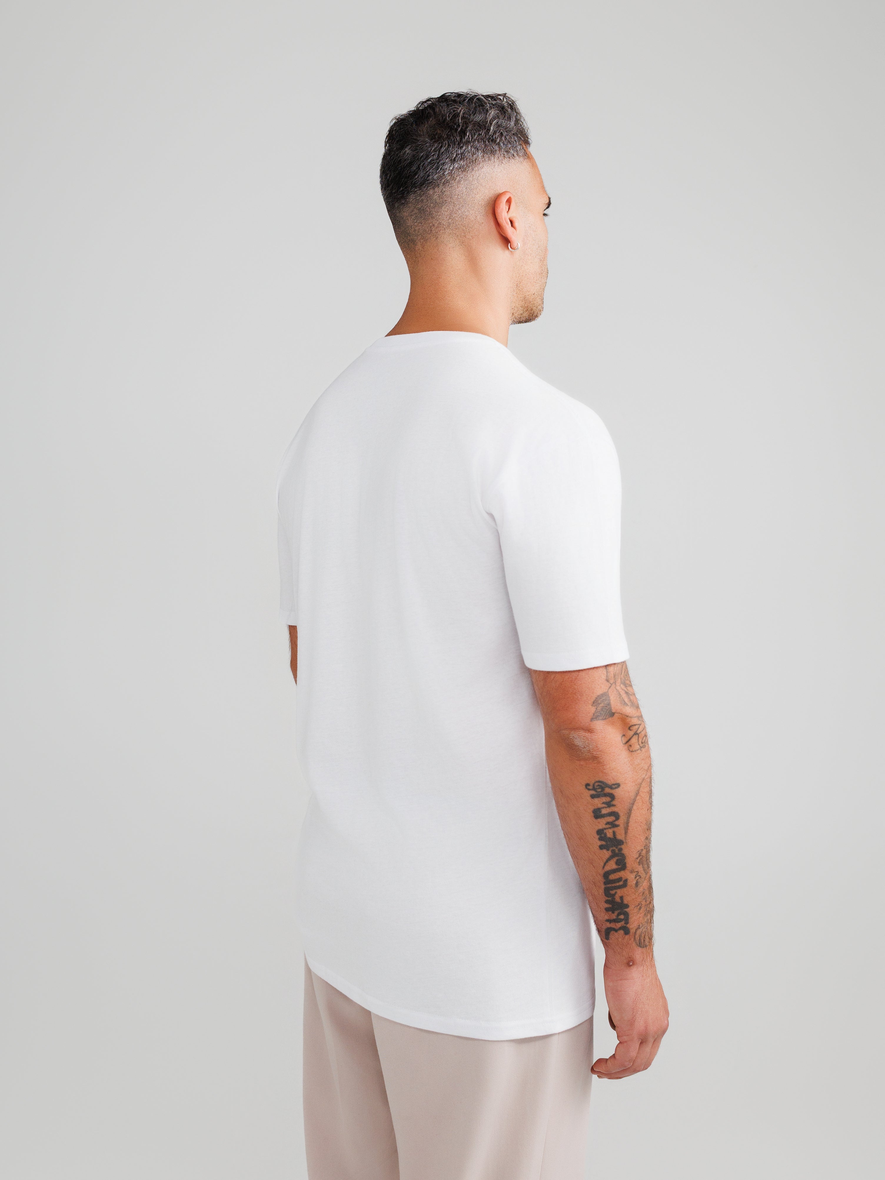 Camisetas blancas de cuello en V